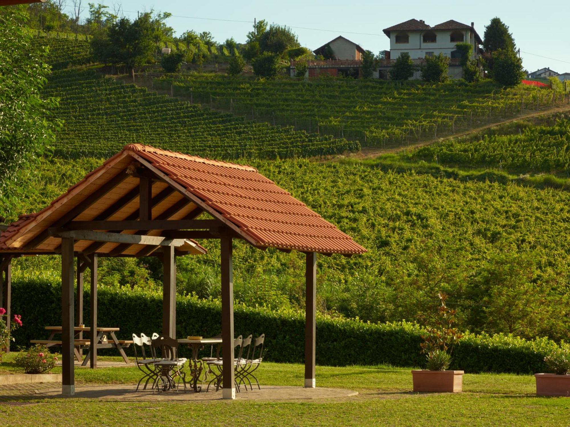 Vigna Dell'Acqua Villa Santo Stefano Belbo Buitenkant foto
